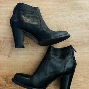 Black Ankle Leather Boots for Women